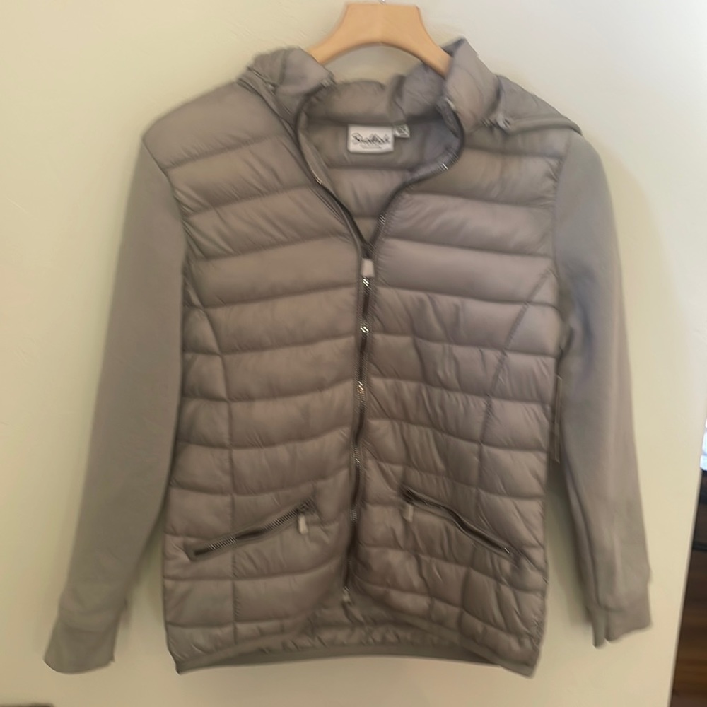 Brand new puffy jacket with knot sleeves